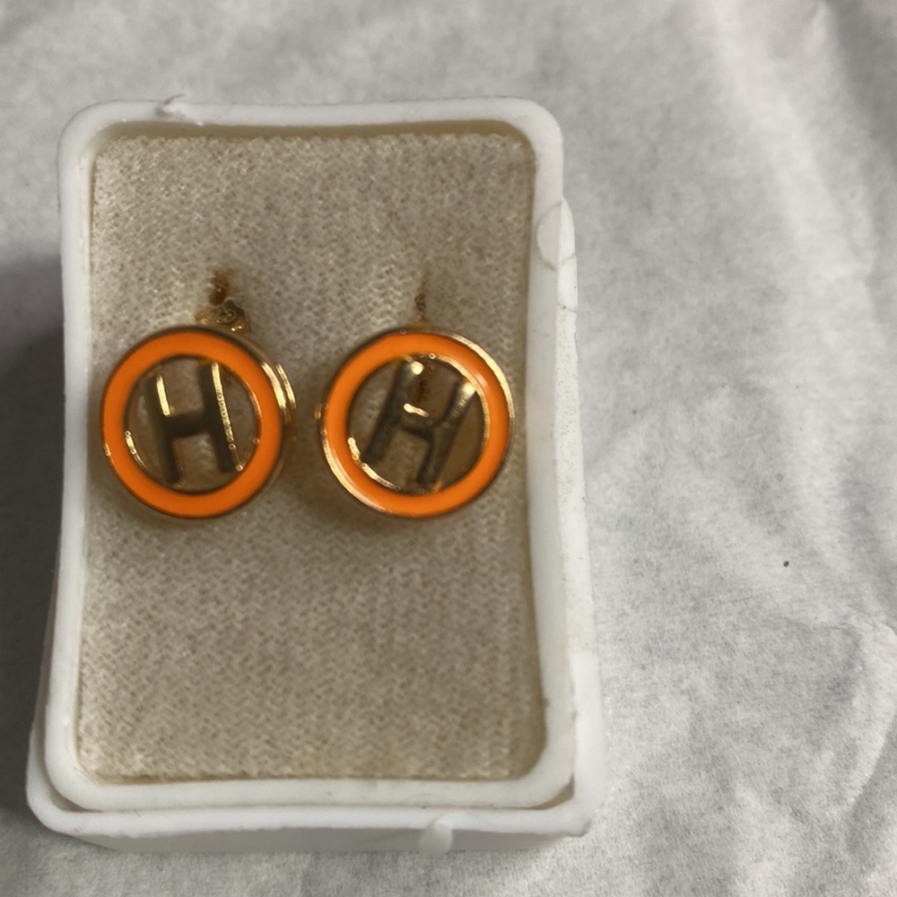 H earrings - Picture 3 of 3